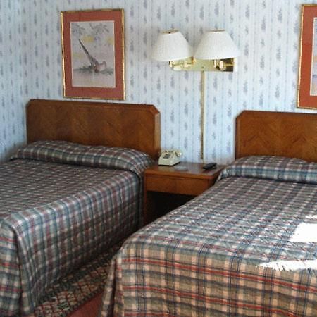 Rainbow Motel Уотертаун Экстерьер фото