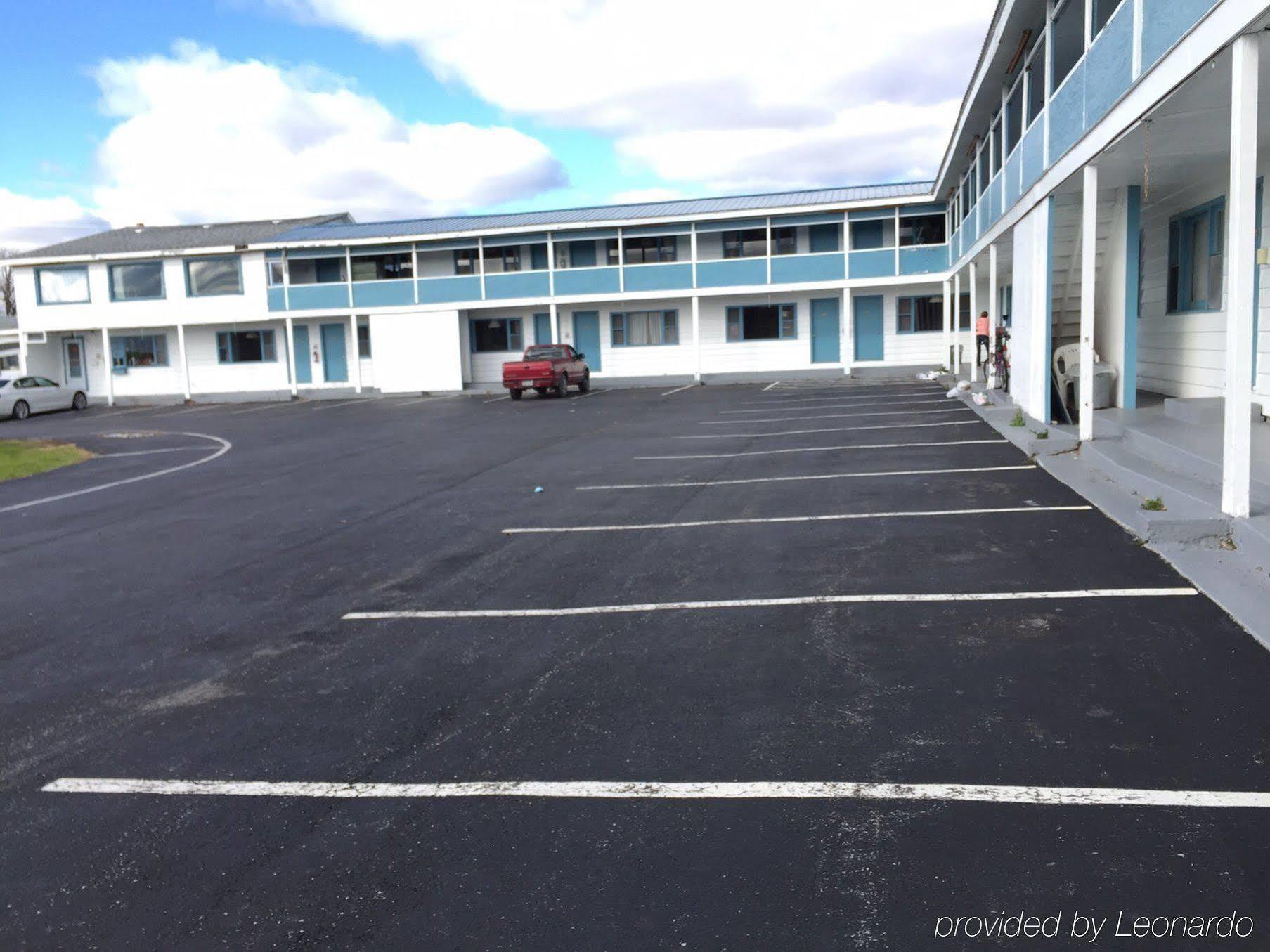 Rainbow Motel Уотертаун Экстерьер фото