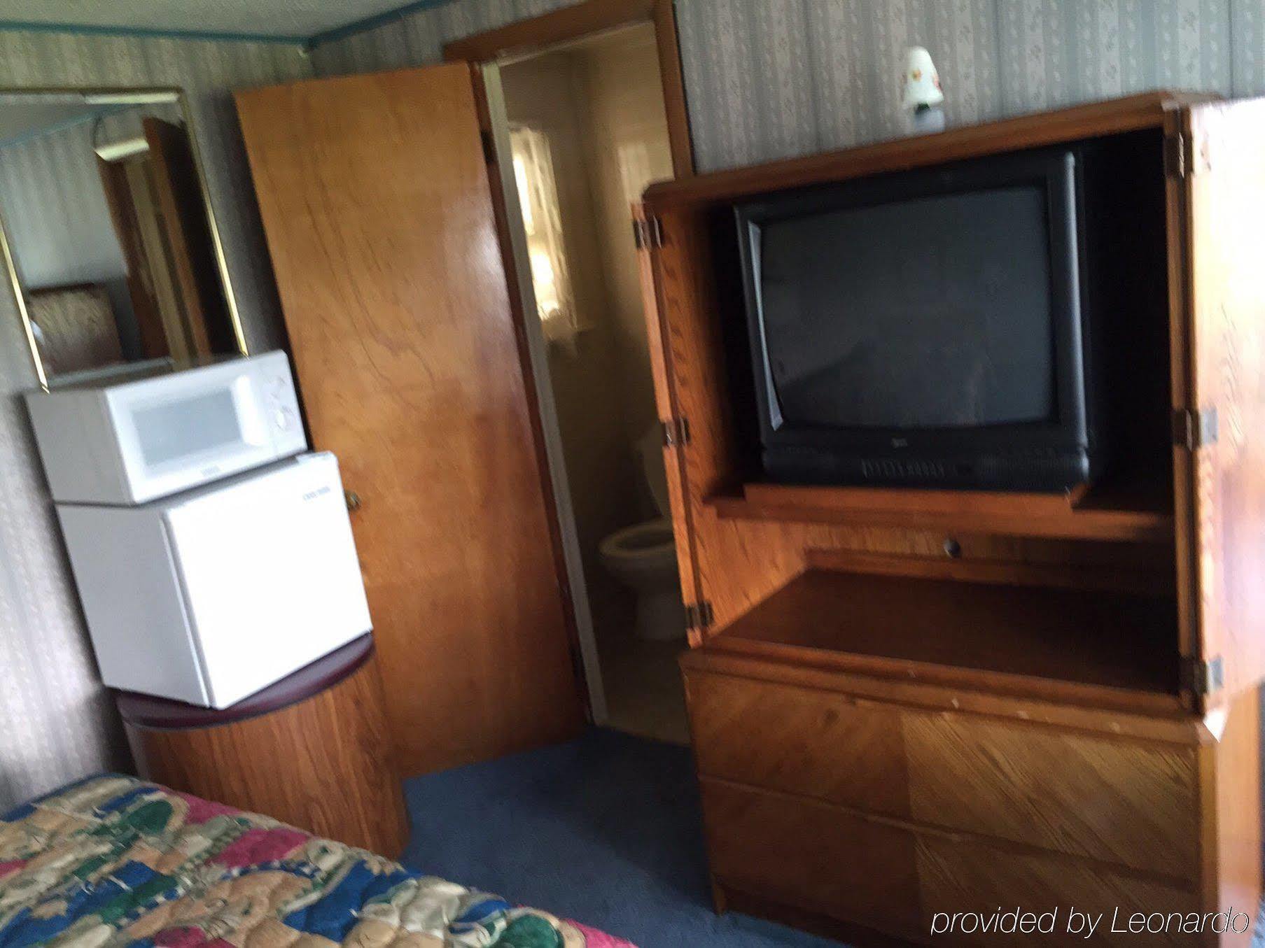 Rainbow Motel Уотертаун Экстерьер фото
