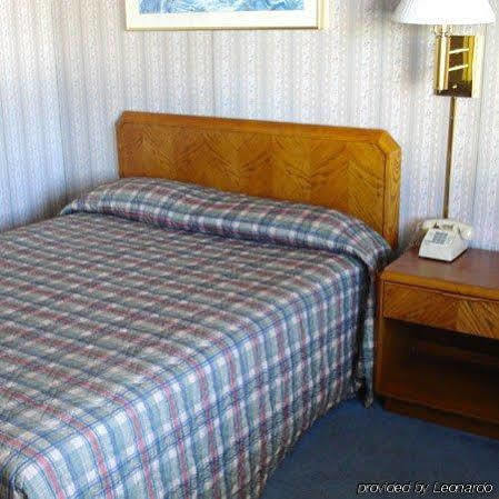 Rainbow Motel Уотертаун Экстерьер фото